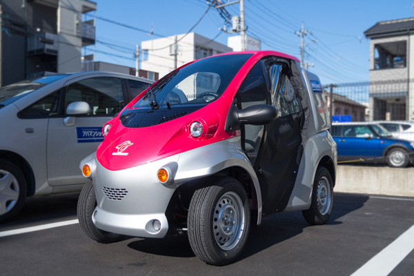 超小型電気自動車「コムス」を導入しました。