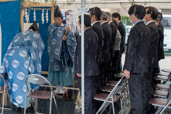 本社新社屋の地鎮祭を行いました。